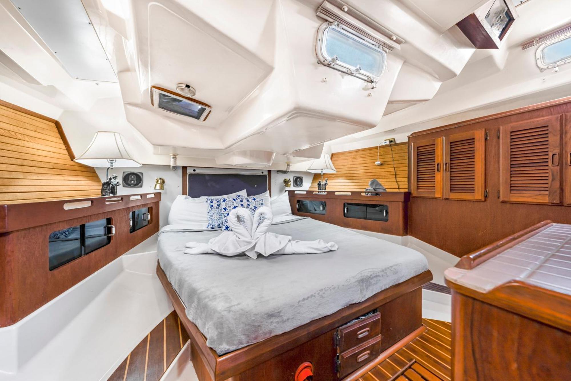 Walk Barefoot To Beach! Private Sailboat At North End, Queen Bed, En-suite Bath, Ac * Isla Mujeres