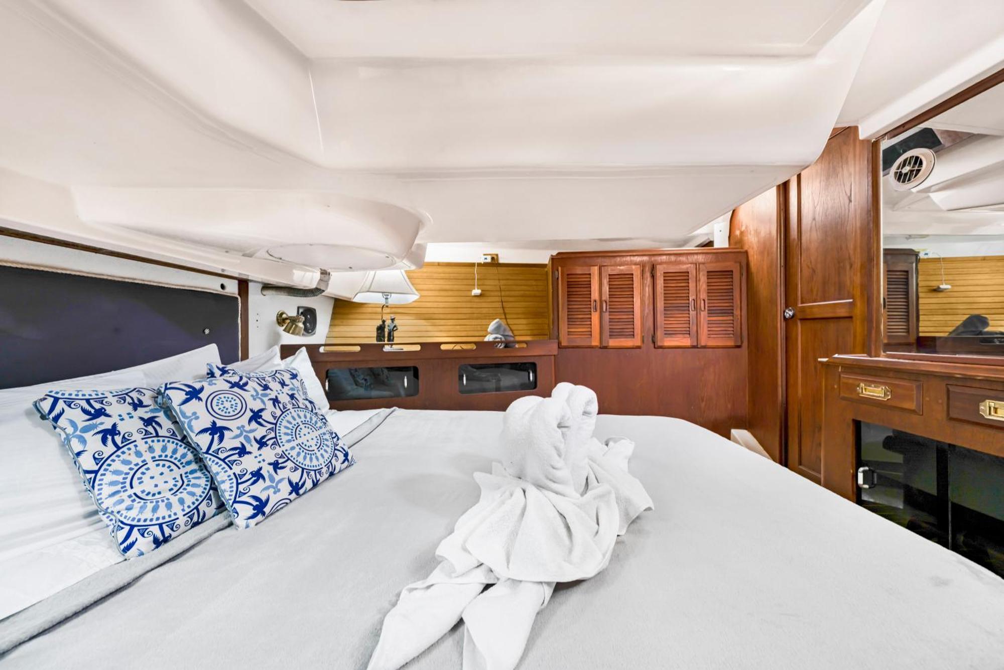 Hotel en barco Walk Barefoot To Beach! Private Sailboat At North End, Queen Bed, En-suite Bath, Ac