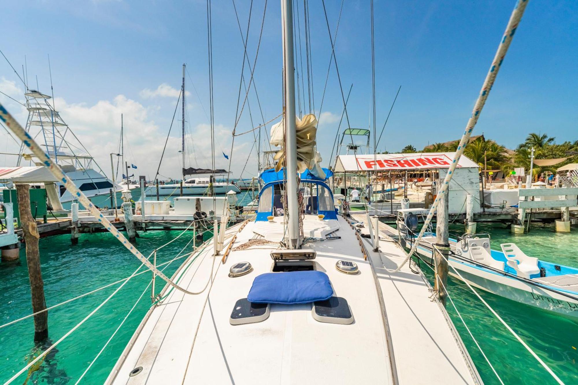 Walk Barefoot To Beach! Private Sailboat At North End, Queen Bed, En-suite Bath, Ac * Isla Mujeres